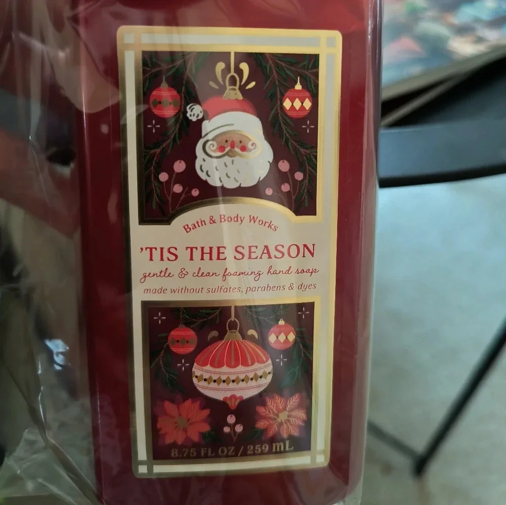 Bath and Body Works Christmas hand soap apple cinnamon scent Santa decor